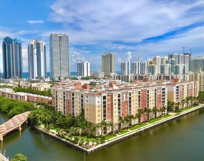 Foto del edificio - 17150 N Bay Rd