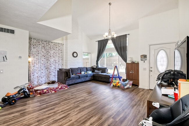 Foto del edificio - 17416 Ashburton Rd
