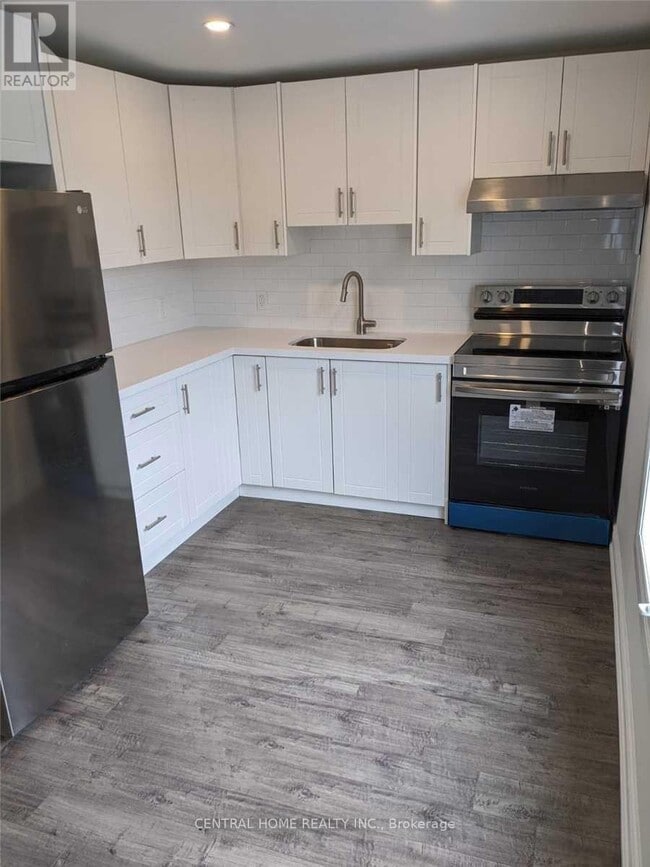 Building Photo - 714 Lansdowne Ave