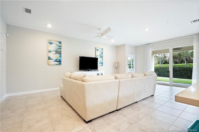 Building Photo - 4491 NW Oakleaf Ct
