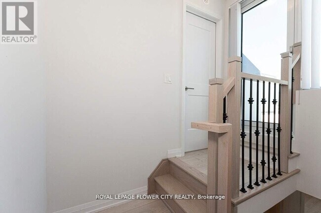 Photo du bâtiment - 1010 Portage Pkwy