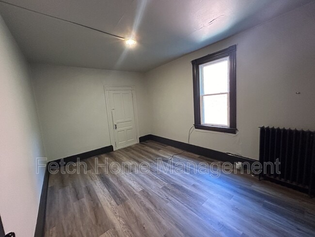 Building Photo - 19 S Ann St