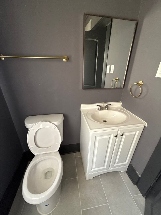 Building Photo - Affordable Co-Living Units (1–4 Rooms Available) Near Central Memphis