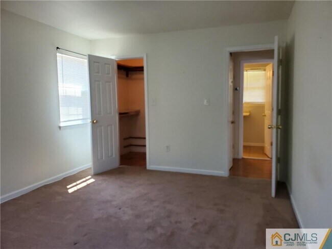 Foto del edificio - 25 Old Millstone Dr