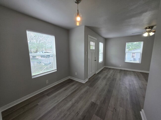 Foto del edificio - 2bed 1 Bath