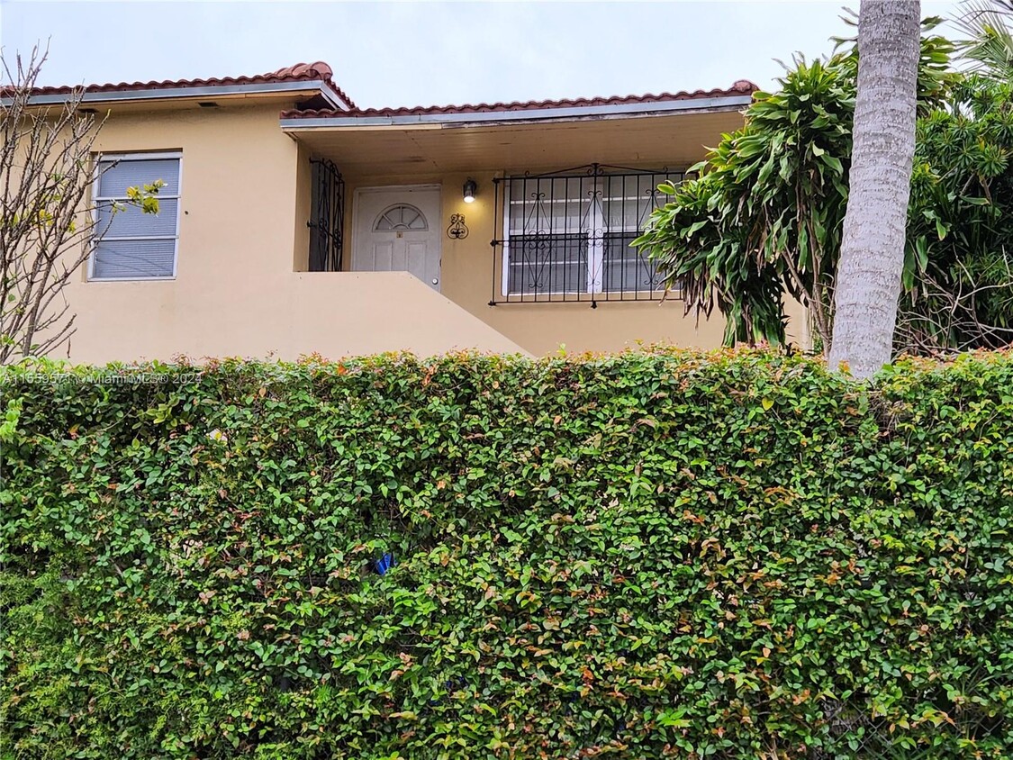 Primary Photo - 901 SW 10th Ave