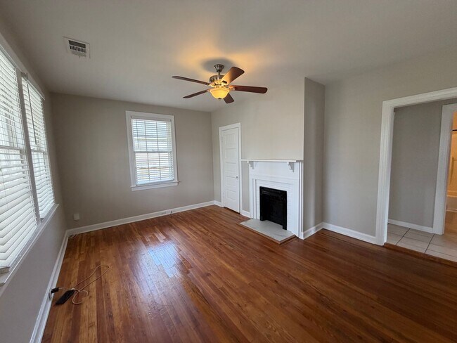 Foto del edificio - Cozy 2/1 Brick House in Celanese- $1,250