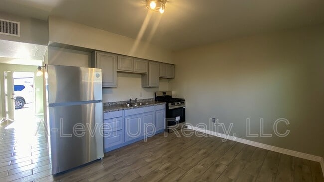 Building Photo - 5745 S Southland Blvd