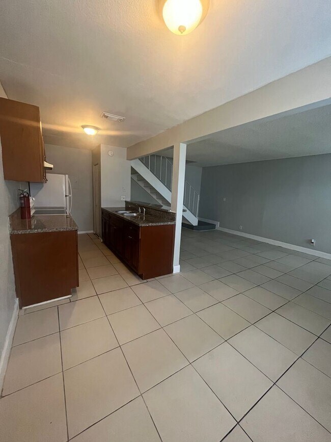 Foto del edificio - 2 br, 1 bath House - 800 W TIFFANY DRIVE #3