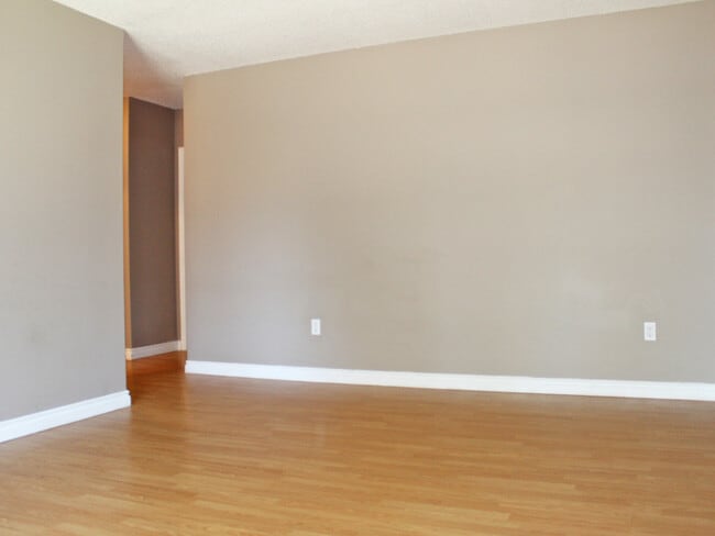 Building Photo - Raydel Manor Apartments