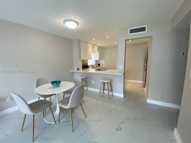 Foto del edificio - 7743 SW 86th St