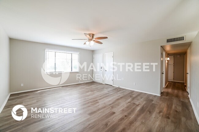 Foto del edificio - 3350 W Country Gables Dr