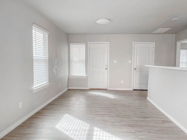 Building Photo - Savor the Sophistication of This Lovely 3-Bedroom!