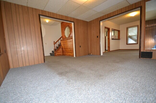 Building Photo - 369 Sherman St