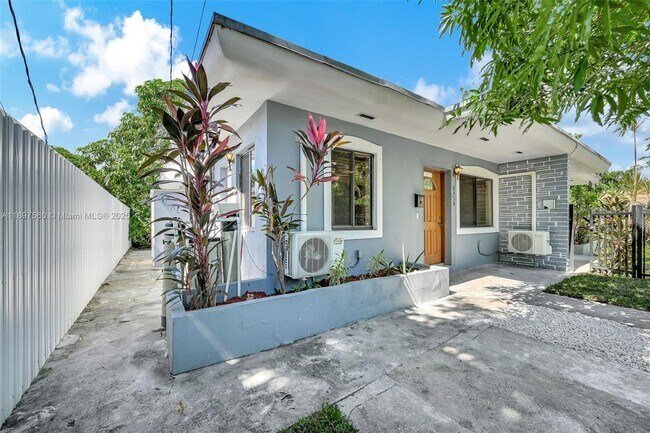 Foto del edificio - 6430 NE 1st Ct