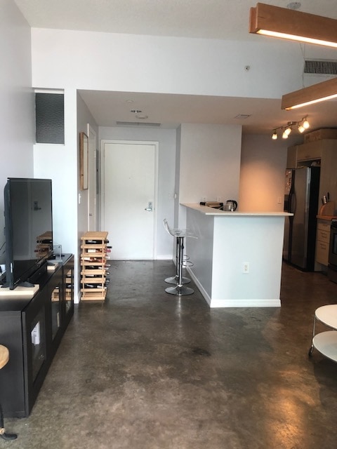 Building Photo - 350 NE 24th St