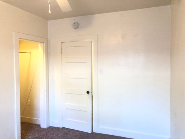 Building Photo - 2-Bed, 1-Bath, Bungalow