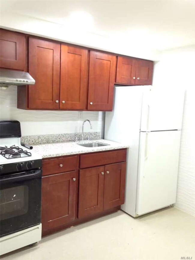 Foto del edificio - 141-04 Negundo Ave