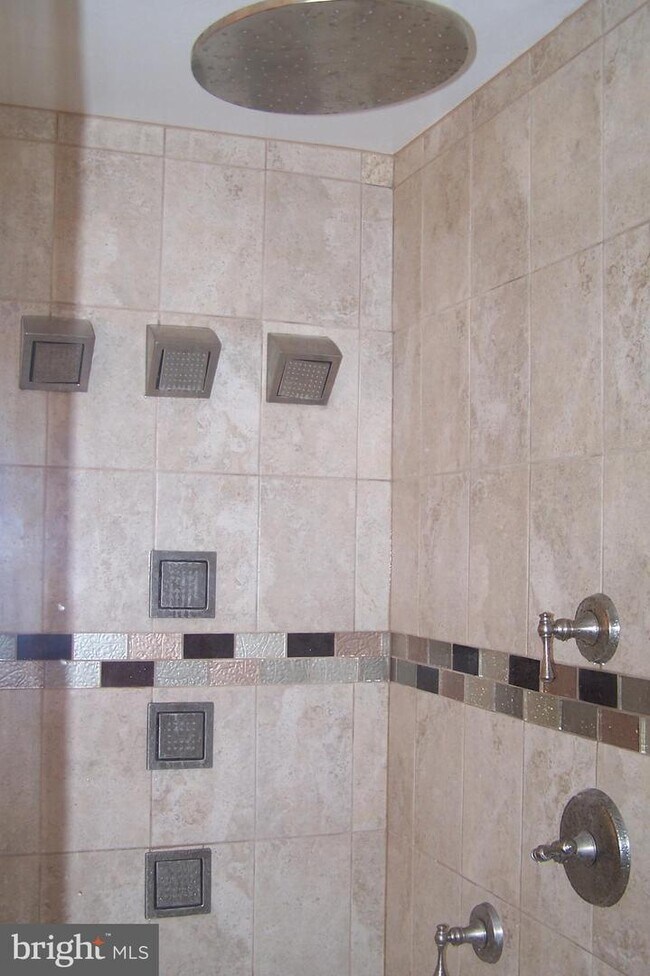 Foto del edificio - 1029 N Stuart St