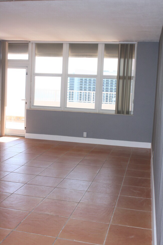 Foto del edificio - 4747 Collins Ave