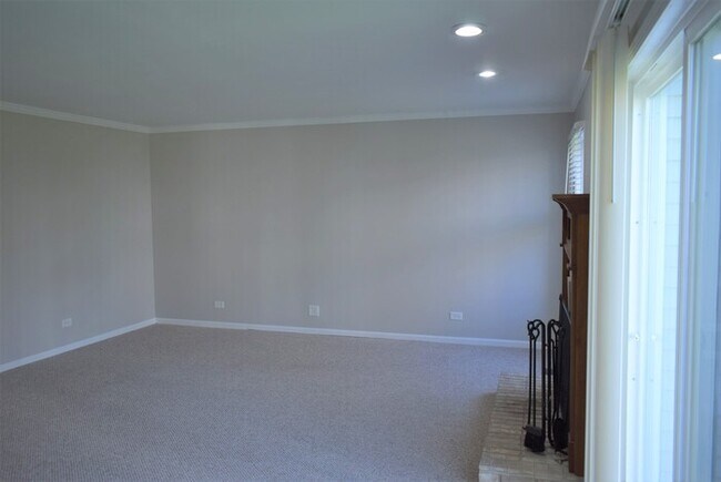 Foto del edificio - 250 Spring Point Dr