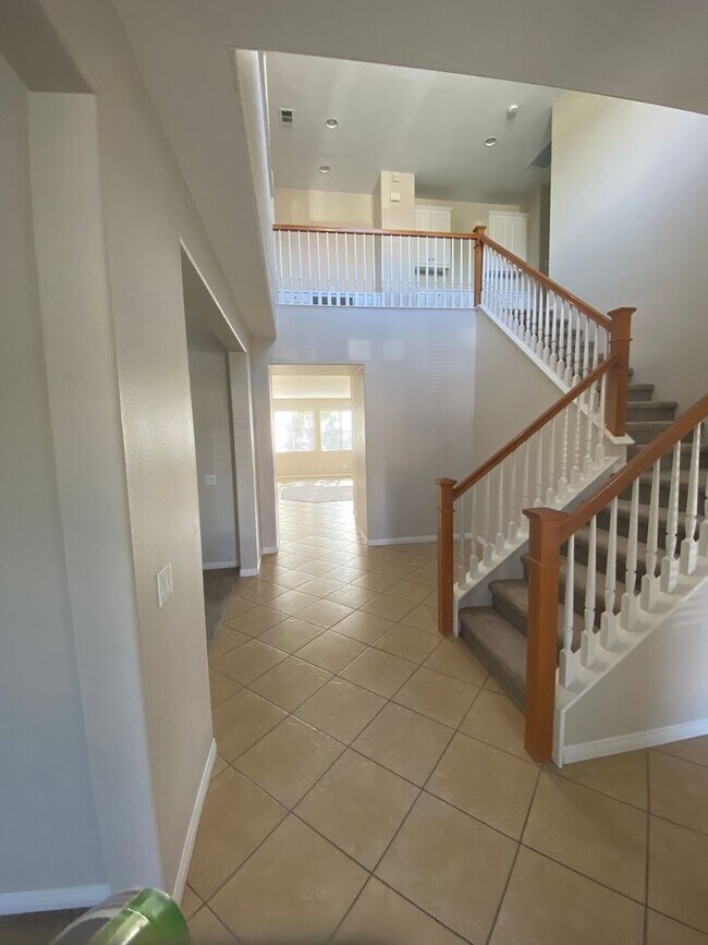 Foto del edificio - Beautiful 5 Bedroom Home in Murrieta Available!