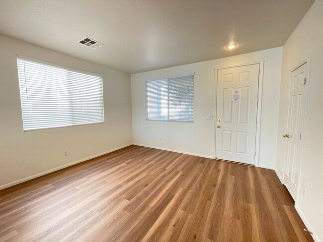 Building Photo - 9223 Marlia St