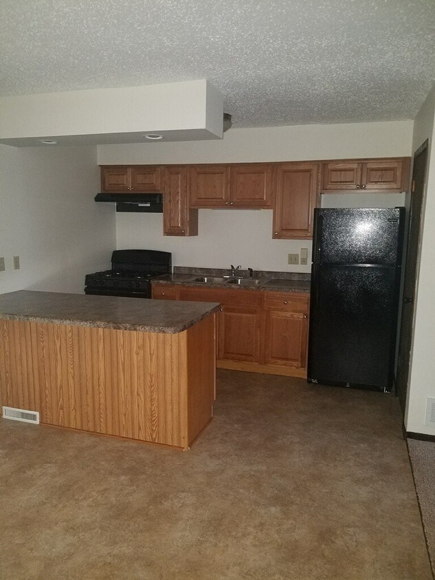 Building Photo - 14 Manor Dr