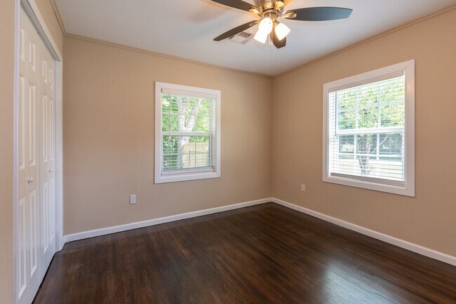 Foto del edificio - 3 Bed 2 Bath Rental Home - 0.92 Acre Lot!