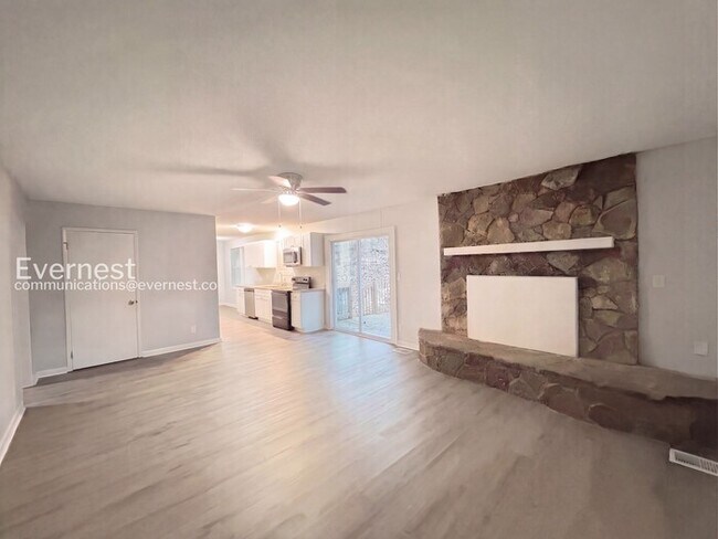 Foto del edificio - 4365 Stonewall Tell Rd