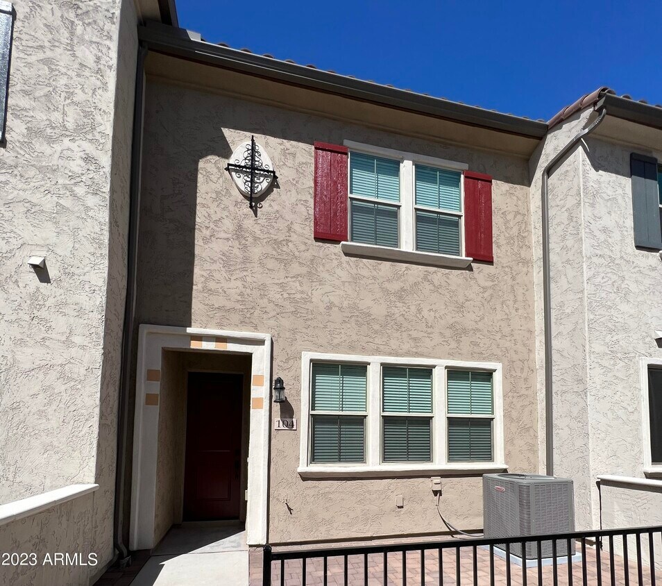 Primary Photo - 1847 E Bernie Ln