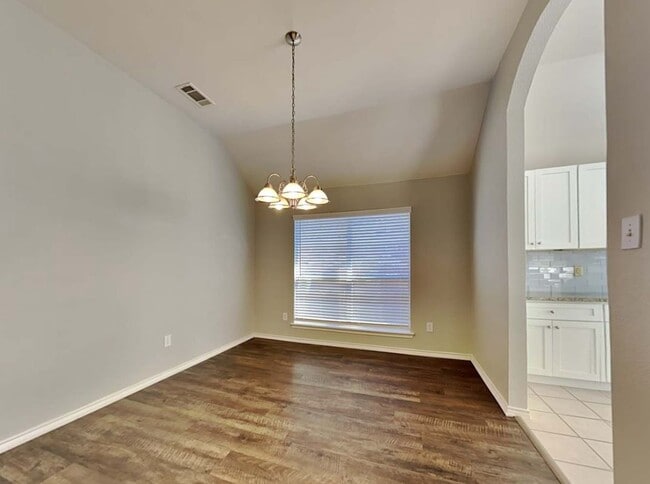 Building Photo - 2920 Crystal Way