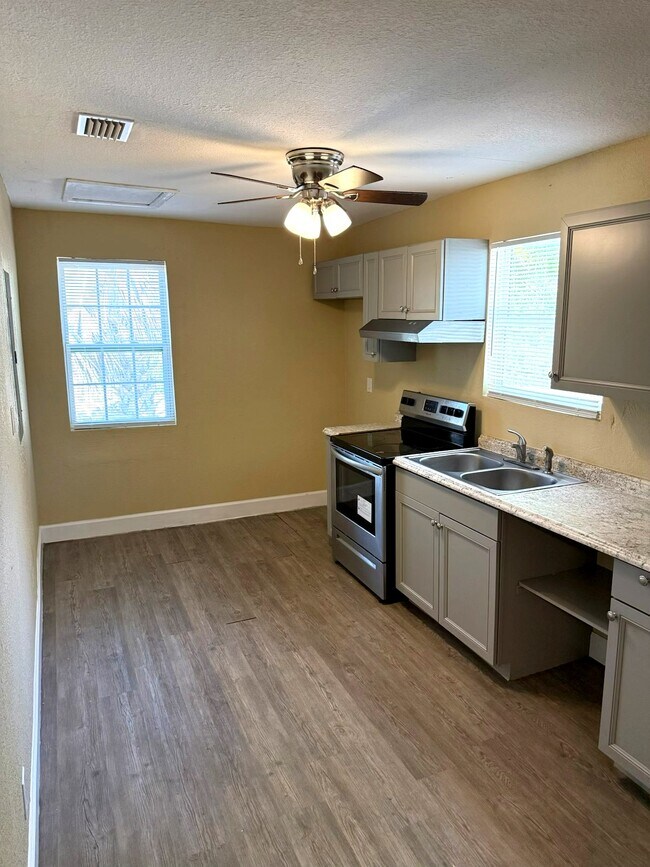 Foto del edificio - 803 Rushing St