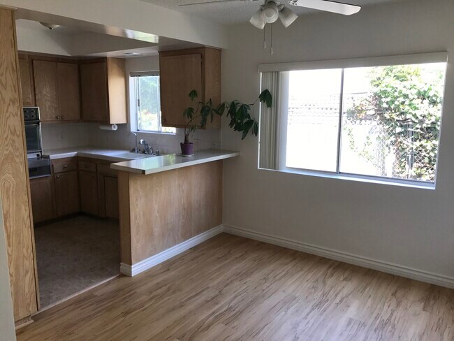 Foto del edificio - 10701 Moorpark St