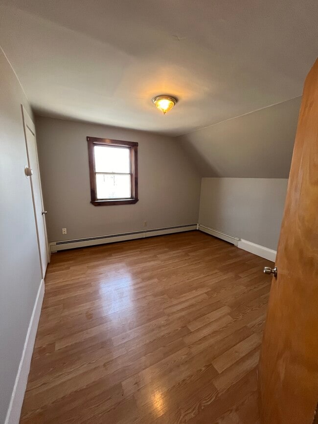 Living room - 283 River Street