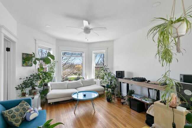 Foto del edificio - 1448 N Kedzie Ave