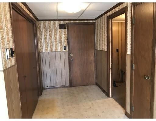 Building Photo - 200 Main St