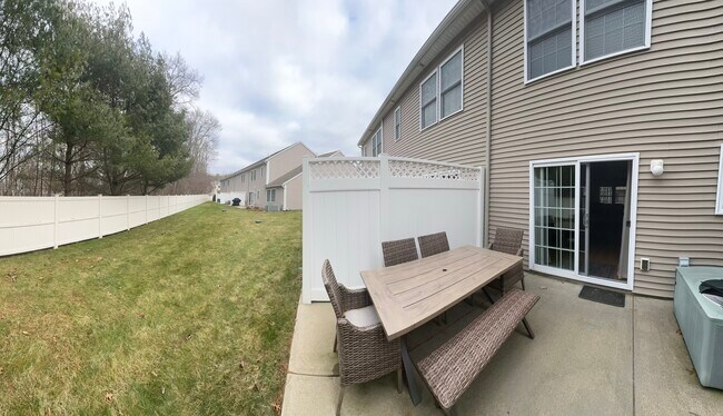 Foto del edificio - 79 Fountain Dr