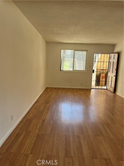 Foto del edificio - 4936 Hazeltine Ave