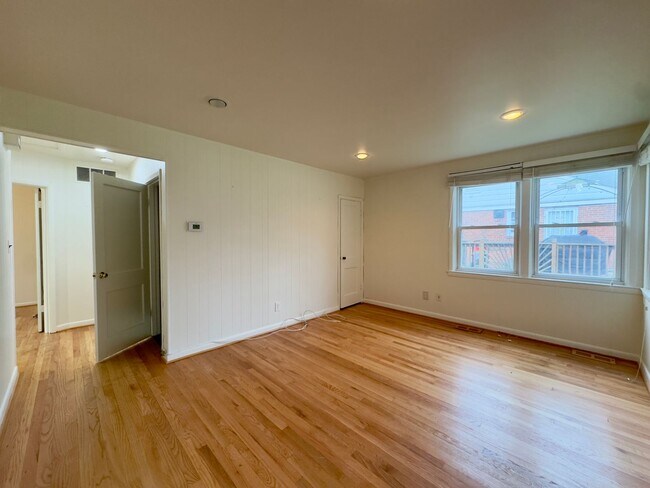 Foto del edificio - Charming 2 Bedroom/1 Bathroom Home at Laur...
