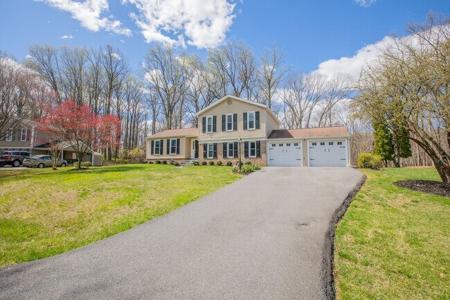 Building Photo - Amazing 5 BR/3 BR Single-Family Home in Ro...