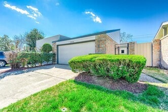 Building Photo - 10626 Sandpiper Dr