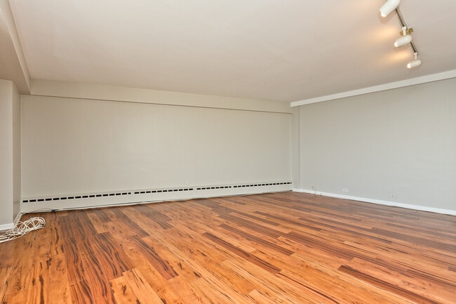 Foto del edificio - 3410 N Lake Shore Dr