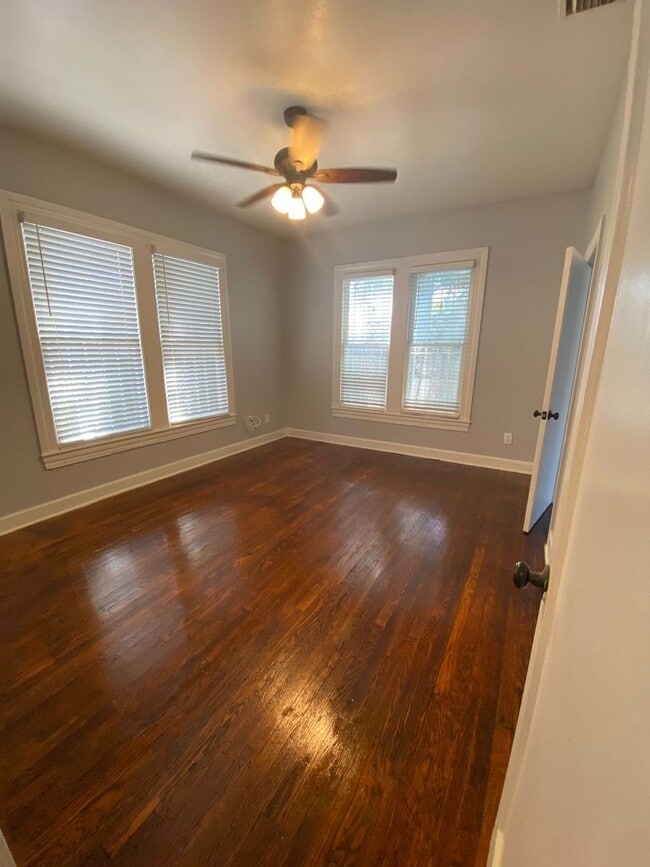 Building Photo - 2/1 in Columbus district Tampa!