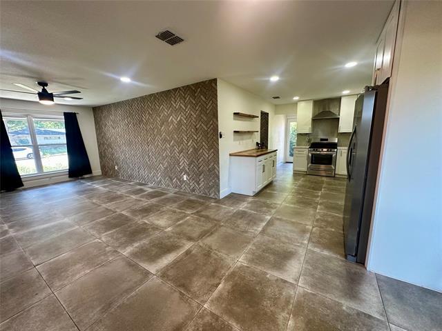 Building Photo - 8805 Hanford Dr