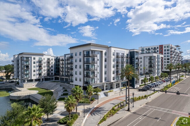 Building Photo - MAA 220 Riverside