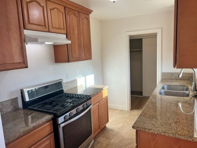 Foto del edificio - 11912 Fidel Ave