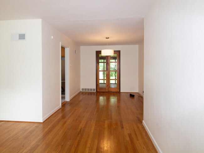Foto del edificio - 340 Calvert Ave