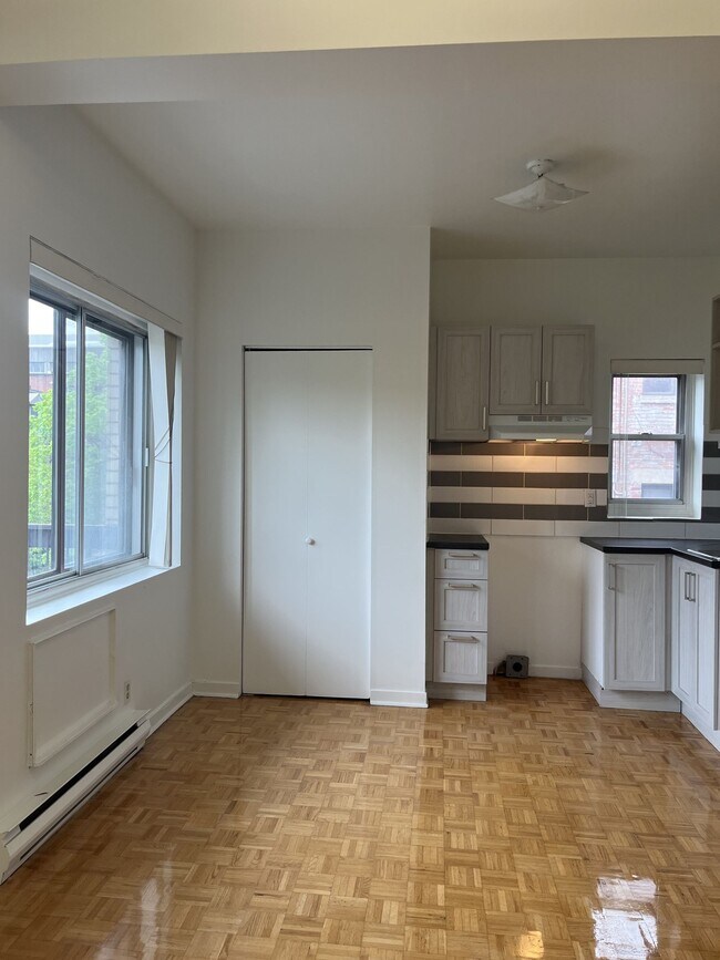 Building Photo - 539 Prince-Arthur west