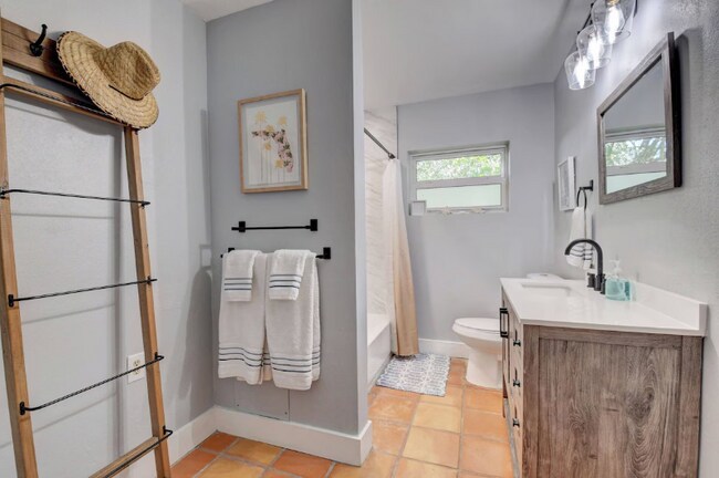 Foto del edificio - 721 NE 8th Ave